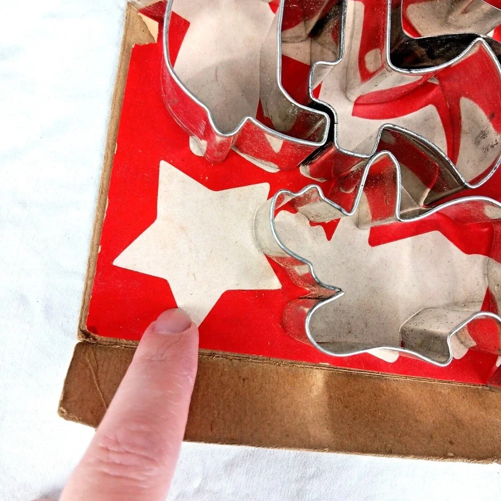 VTG Metal Cookie Cutters Original Box 10 Pc Tin Baking Set Retro Kitchen Decor‎